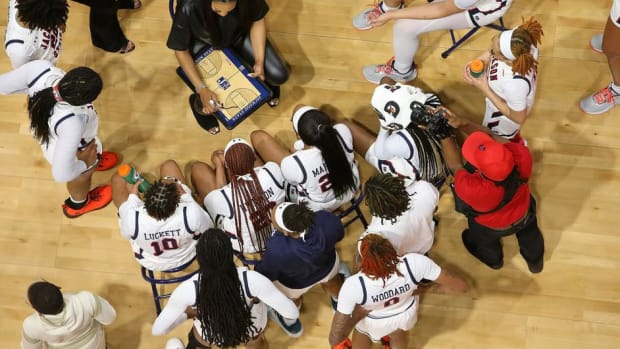 Tomekia Reed and Lady Tigers